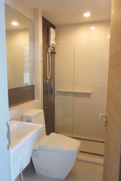 รูปภาพ 2 bed Condo in Rhythm Sukhumvit Phra Khanong Sub District C10335