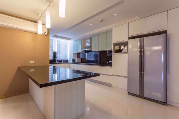 Picture of 3 bed Condo in Tai Ping Towers Khlong Tan Nuea Sub District C10398