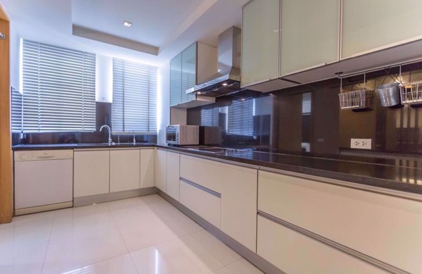 Picture of 3 bed Condo in Tai Ping Towers Khlong Tan Nuea Sub District C10398