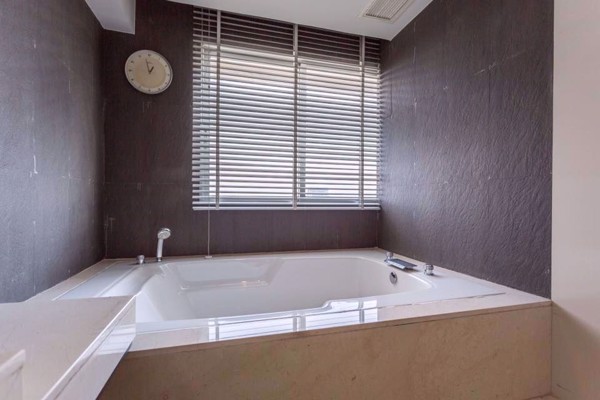 Picture of 3 bed Condo in Tai Ping Towers Khlong Tan Nuea Sub District C10398