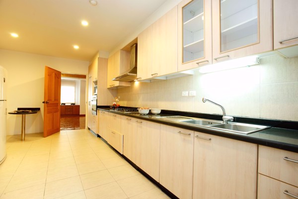 Picture of 3 bed Condo in Chaidee Mansion Khlong Toei Nuea Sub District C10469