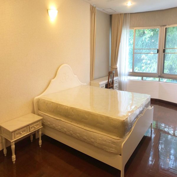 Picture of 3 bed Condo in L.T. Court Apartment Khlongtan Sub District C10480