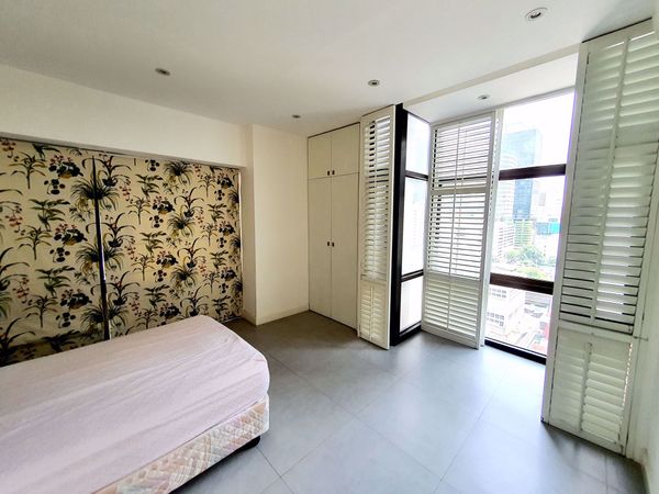 รูปภาพ 3 bed Condo in Sithakarn Condominium Lumphini Sub District C10512