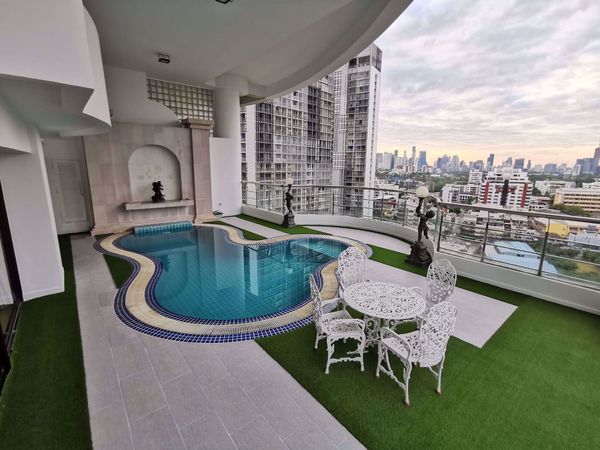 รูปภาพ 3 bed Duplex in Le Raffine Sukhumvit 24 Khlongtan Sub District D10508