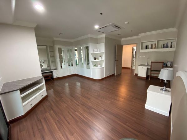 Picture of 3 bed Condo in GP Grande Tower Khlong Toei Nuea Sub District C10632