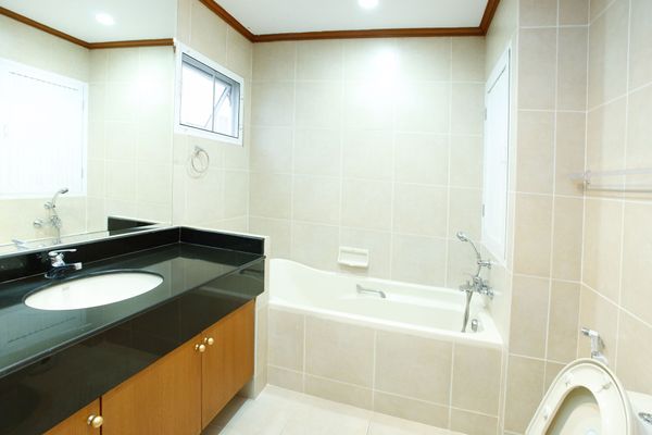 Picture of 3 bed Condo in Chaidee Mansion Khlong Toei Nuea Sub District C10630