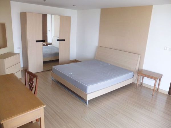 Picture of 1 bed Condo in P.W.T. Mansion Khlongtoei Sub District C10653