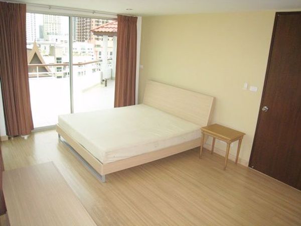 Picture of 2 bed Condo in P.W.T. Mansion Khlongtoei Sub District C10656