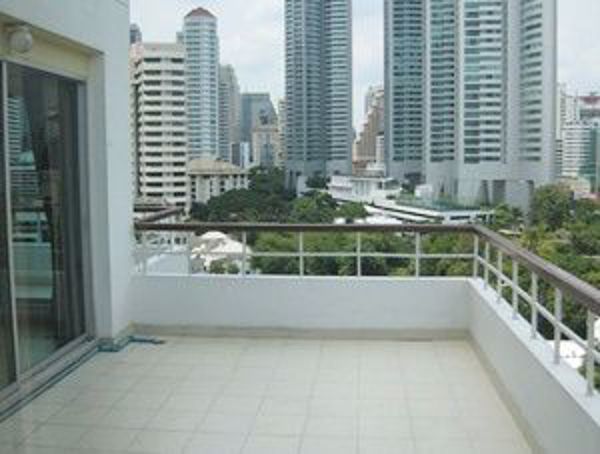 Picture of 2 bed Condo in P.W.T. Mansion Khlongtoei Sub District C10656