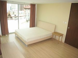 Picture of 2 bed Condo in P.W.T. Mansion Khlongtoei Sub District C10657