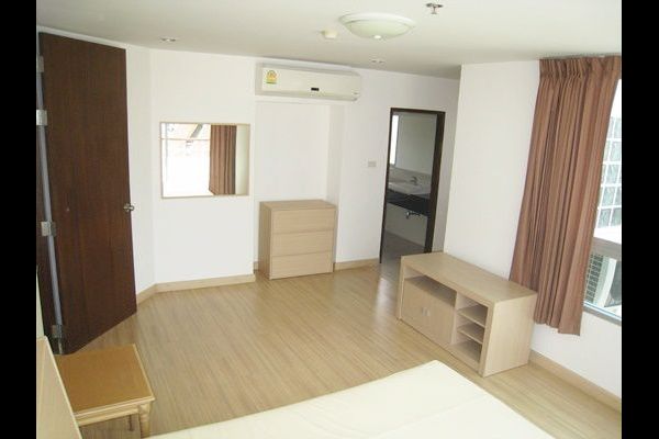 รูปภาพ 2 bed Condo in P.W.T. Mansion Khlongtoei Sub District C10657