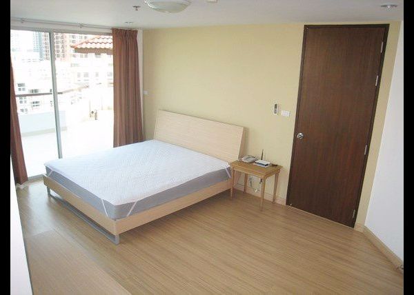 รูปภาพ 2 bed Condo in P.W.T. Mansion Khlongtoei Sub District C10657