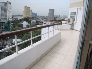 รูปภาพ 2 bed Duplex in P.W.T. Mansion Khlongtoei Sub District C10658