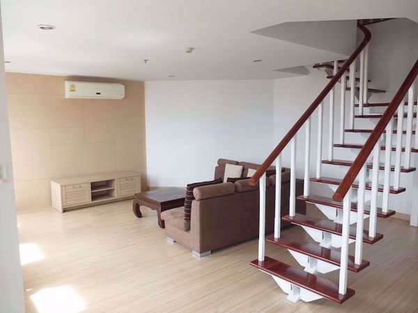 รูปภาพ 2 bed Duplex in P.W.T. Mansion Khlongtoei Sub District C10659