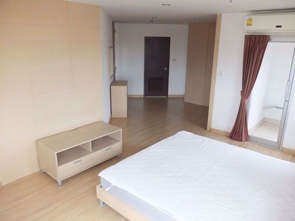 รูปภาพ 2 bed Duplex in P.W.T. Mansion Khlongtoei Sub District C10659