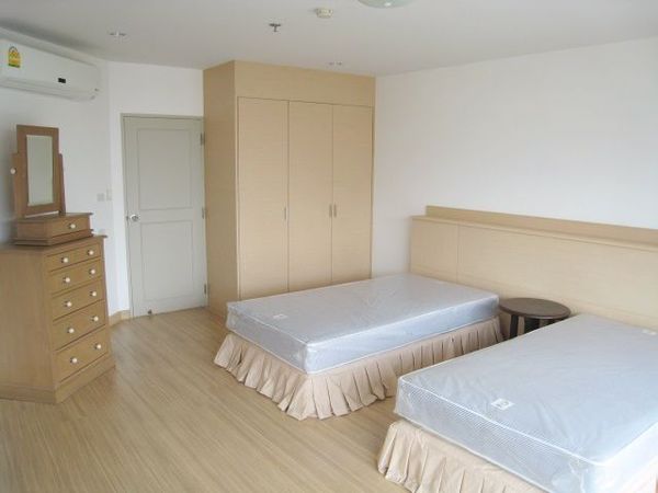 รูปภาพ 3 bed Condo in P.W.T. Mansion Khlongtoei Sub District C10661