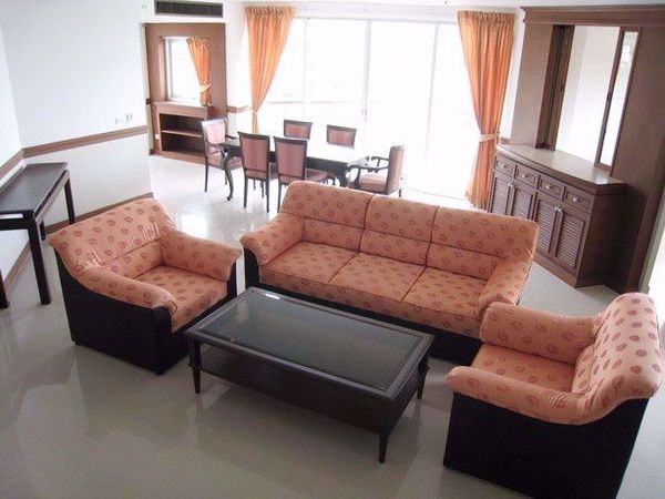 รูปภาพ 3 bed Condo in P.W.T. Mansion Khlongtoei Sub District C10661