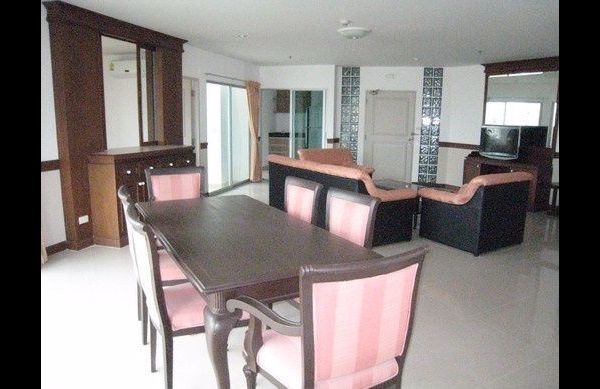 รูปภาพ 3 bed Condo in P.W.T. Mansion Khlongtoei Sub District C10661