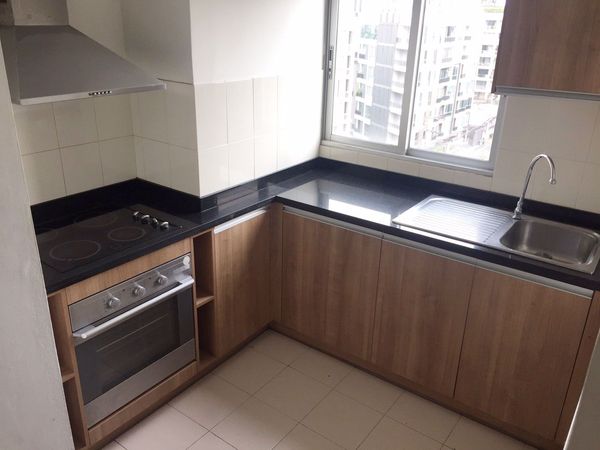 รูปภาพ 3 bed Condo in P.W.T. Mansion Khlongtoei Sub District C10661