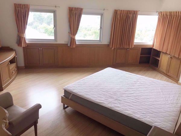 รูปภาพ 3 bed Condo in P.W.T. Mansion Khlongtoei Sub District C10663