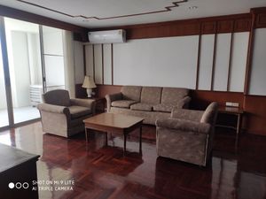 รูปภาพ 3 bed Condo in Le Chateau Mansion Khlong Tan Nuea Sub District C10695