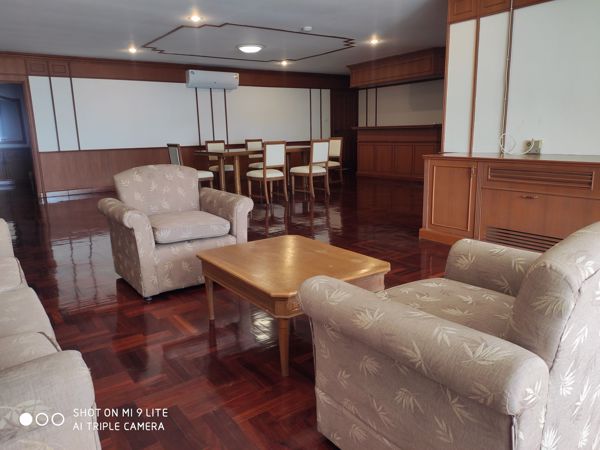 รูปภาพ 3 bed Condo in Le Chateau Mansion Khlong Tan Nuea Sub District C10695