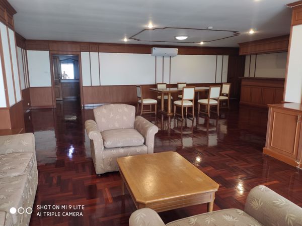 รูปภาพ 3 bed Condo in Le Chateau Mansion Khlong Tan Nuea Sub District C10695