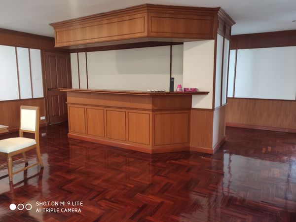 รูปภาพ 3 bed Condo in Le Chateau Mansion Khlong Tan Nuea Sub District C10695