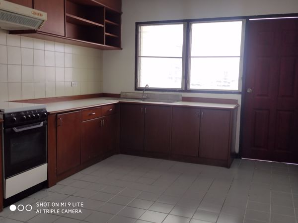 รูปภาพ 3 bed Condo in Le Chateau Mansion Khlong Tan Nuea Sub District C10695