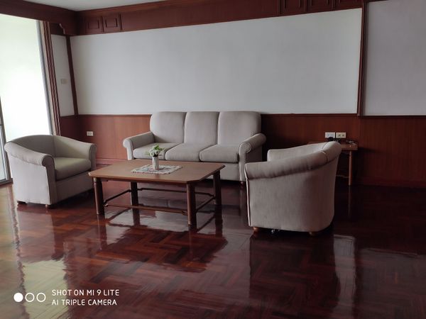 รูปภาพ 3 bed Condo in Le Chateau Mansion Khlong Tan Nuea Sub District C10696