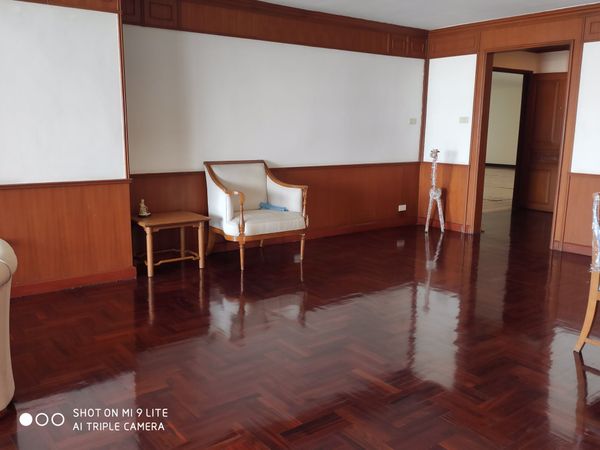 รูปภาพ 3 bed Condo in Le Chateau Mansion Khlong Tan Nuea Sub District C10696