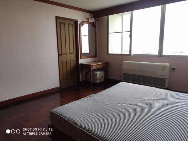 รูปภาพ 3 bed Condo in Le Chateau Mansion Khlong Tan Nuea Sub District C10696