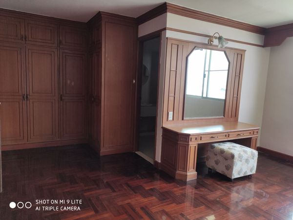 รูปภาพ 3 bed Condo in Le Chateau Mansion Khlong Tan Nuea Sub District C10696