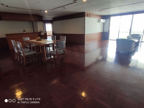 รูปภาพ 3 bed Condo in Le Chateau Mansion Khlong Tan Nuea Sub District C10696