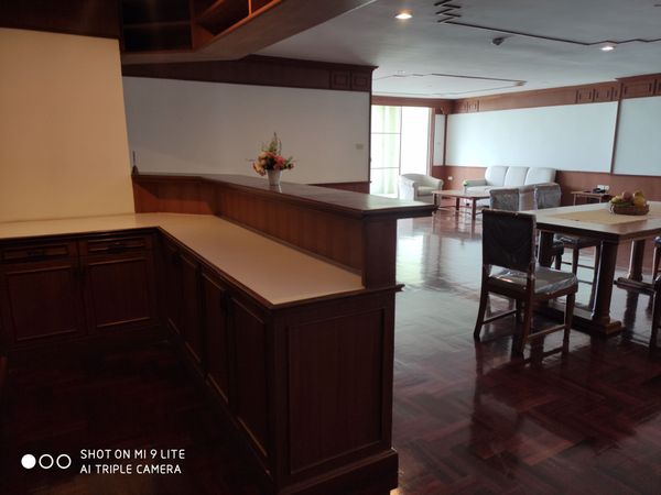 รูปภาพ 3 bed Condo in Le Chateau Mansion Khlong Tan Nuea Sub District C10696