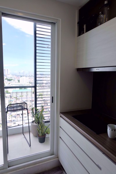 รูปภาพ 1 bed Condo in The Room Sathorn-Taksin Bukkhalo Sub District C10744