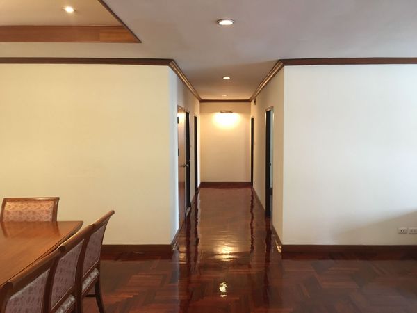 Picture of 3 bed Condo in Sriratana Mansion 2 Khlong Toei Nuea Sub District C10772