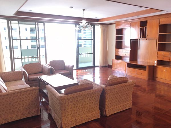 Picture of 3 bed Condo in Sriratana Mansion 2 Khlong Toei Nuea Sub District C10772