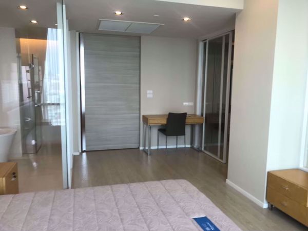 รูปภาพ 1 bed Duplex in The Room Sukhumvit 21 Khlong Toei Nuea Sub District D10670