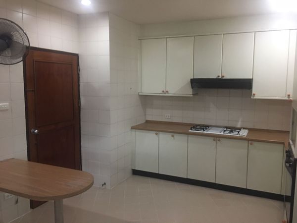 รูปภาพ 4 bed Condo in Sriratana Mansion 2 Khlong Toei Nuea Sub District C10879