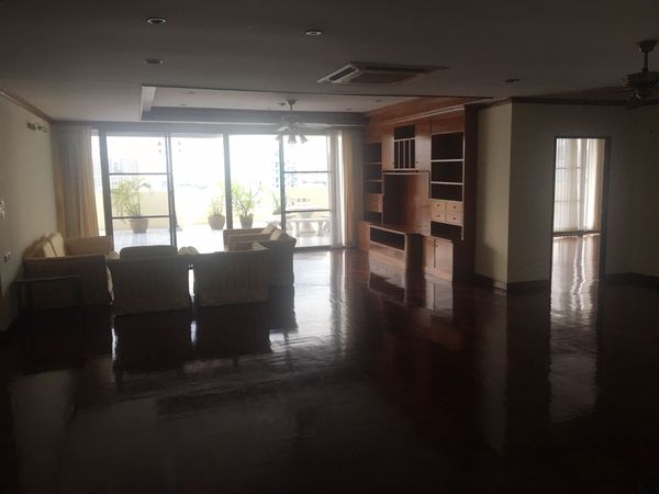 รูปภาพ 4 bed Condo in Sriratana Mansion 2 Khlong Toei Nuea Sub District C10879