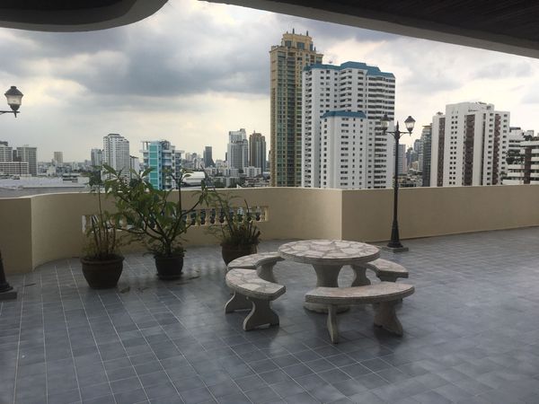 รูปภาพ 4 bed Condo in Sriratana Mansion 2 Khlong Toei Nuea Sub District C10879