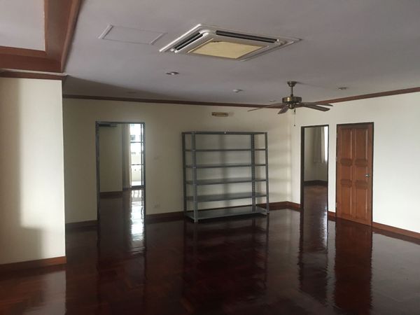 รูปภาพ 4 bed Condo in Sriratana Mansion 2 Khlong Toei Nuea Sub District C10879