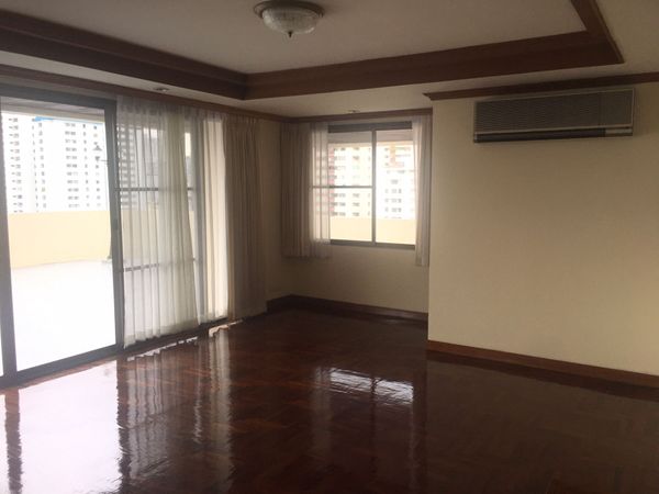 รูปภาพ 4 bed Condo in Sriratana Mansion 2 Khlong Toei Nuea Sub District C10879