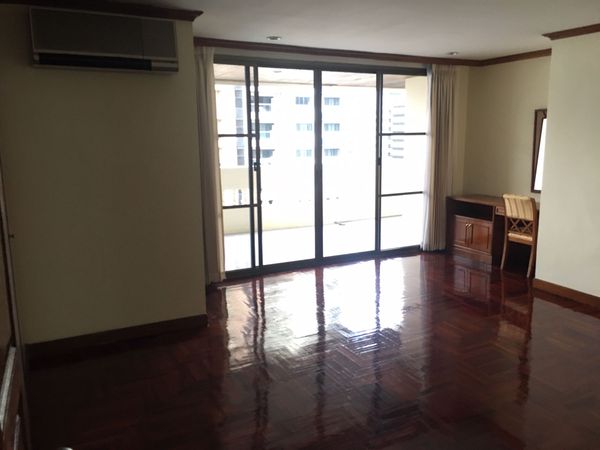 รูปภาพ 4 bed Condo in Sriratana Mansion 2 Khlong Toei Nuea Sub District C10879