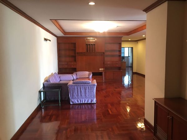 Picture of 3 bed Condo in Sriratana Mansion 2 Khlong Toei Nuea Sub District C10881