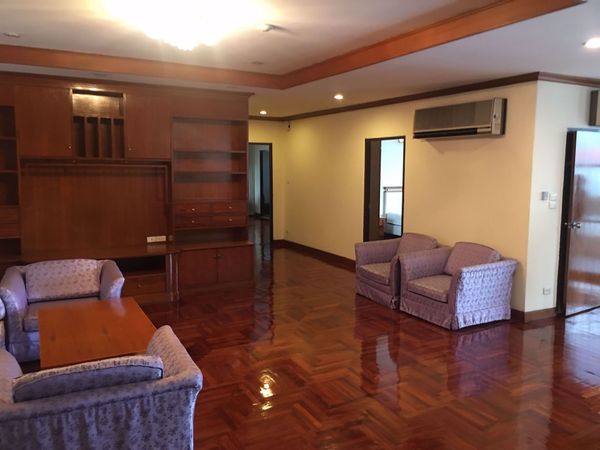 Picture of 3 bed Condo in Sriratana Mansion 2 Khlong Toei Nuea Sub District C10881