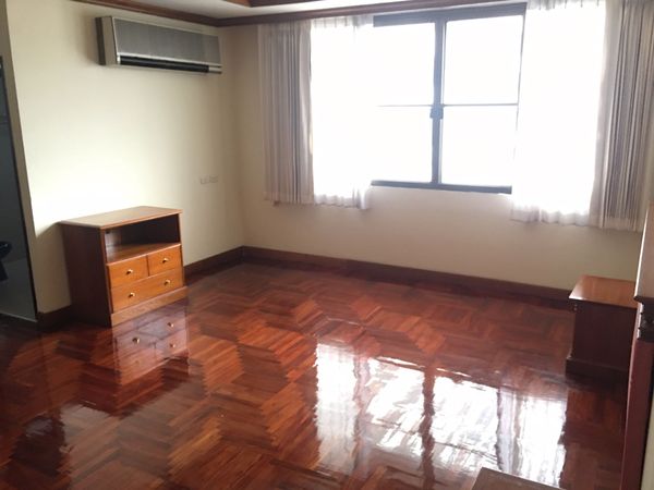 Picture of 3 bed Condo in Sriratana Mansion 2 Khlong Toei Nuea Sub District C10881