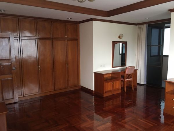 Picture of 3 bed Condo in Sriratana Mansion 2 Khlong Toei Nuea Sub District C10881