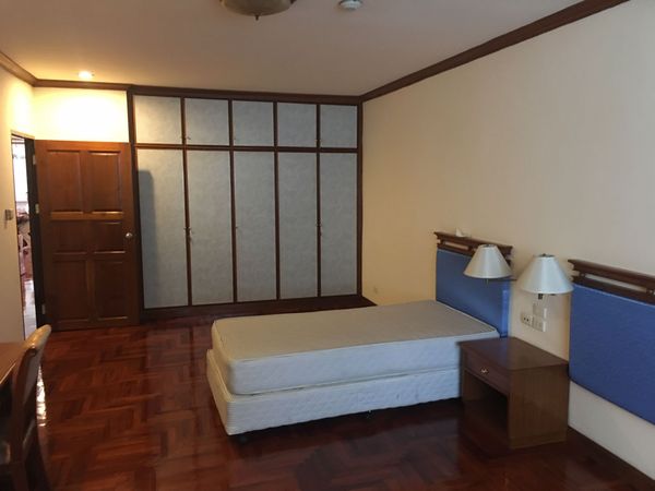 Picture of 3 bed Condo in Sriratana Mansion 2 Khlong Toei Nuea Sub District C10881